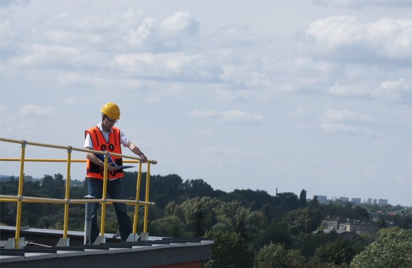 Permanent edge protection system for flat roof